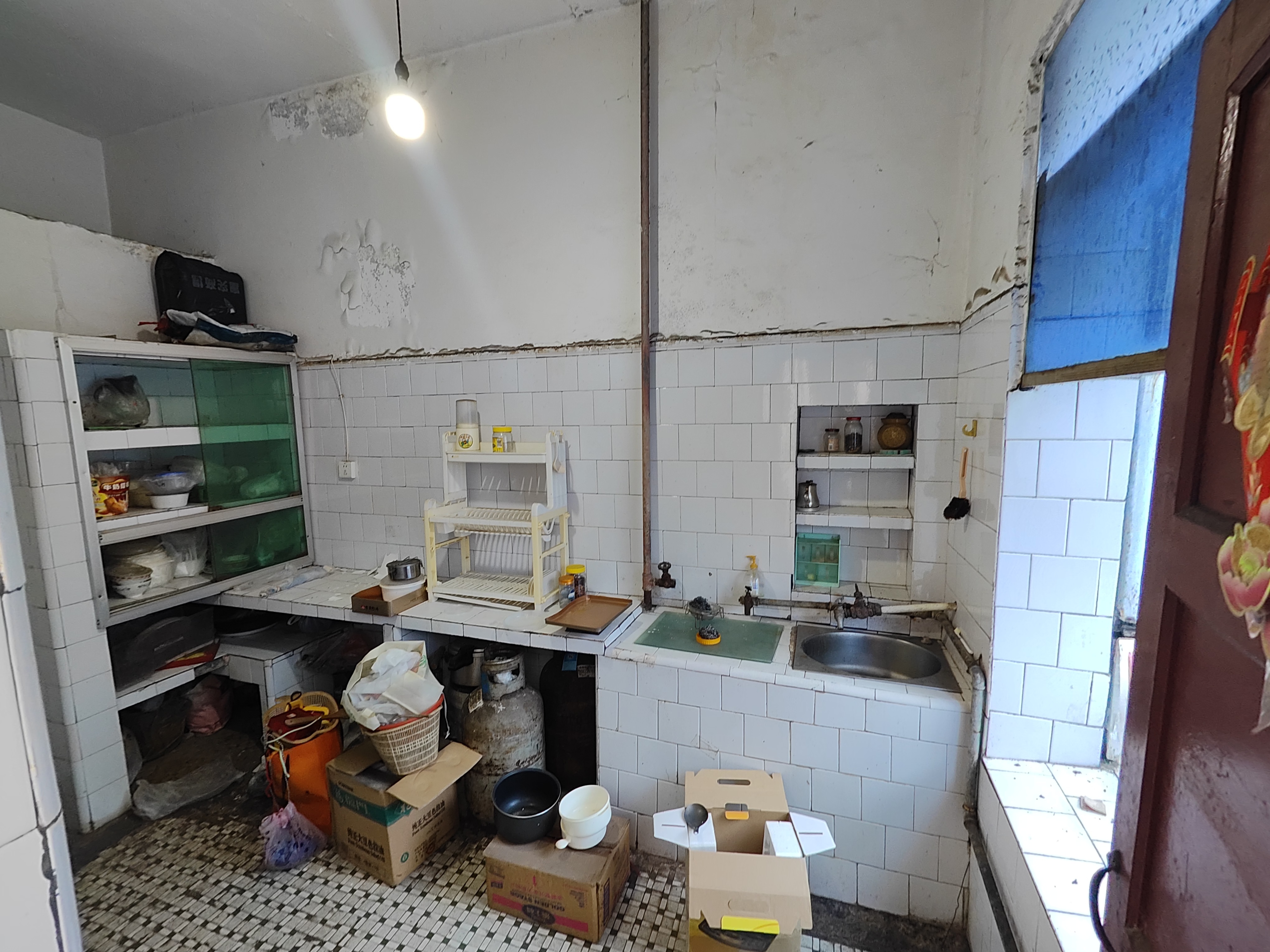 三医院旁的商务局宿舍步梯好楼层，采光通风到位的很，价格不高欢迎来看房