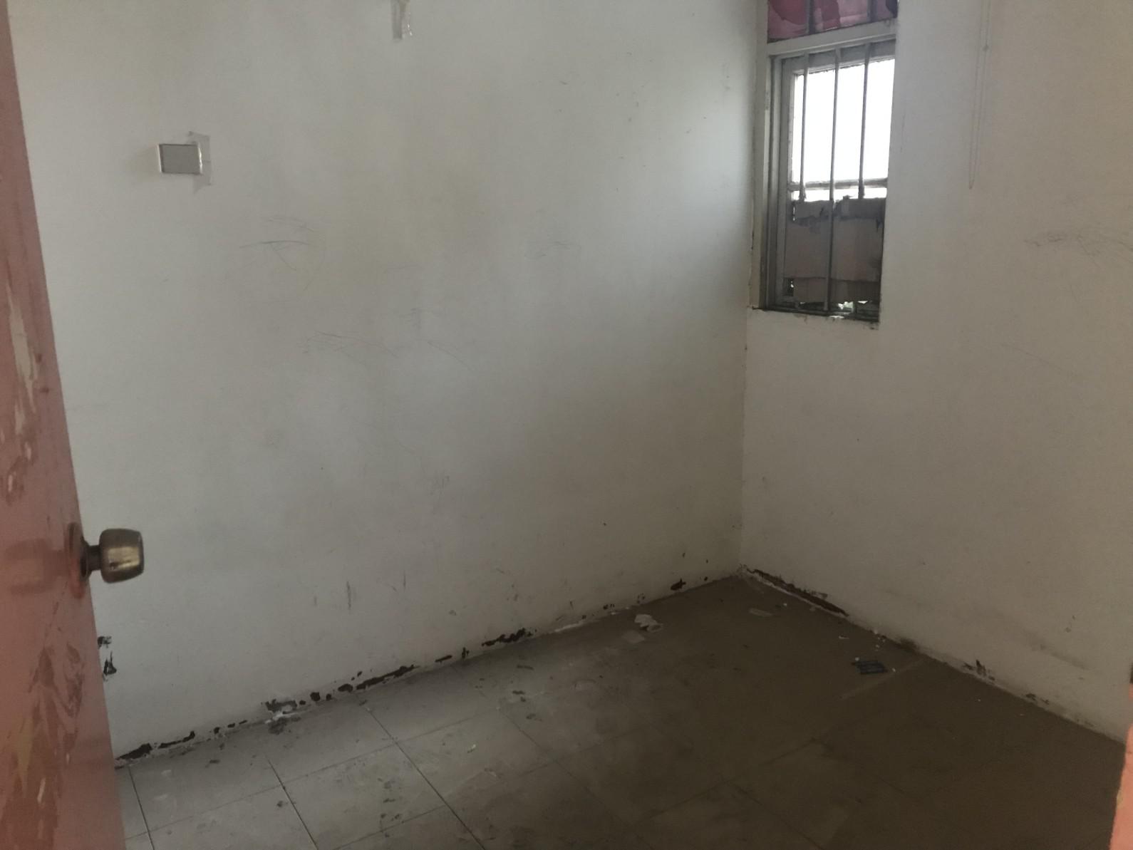 商城旁边三房，中间好楼层