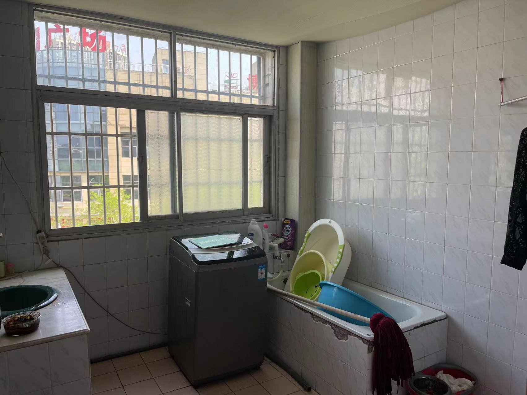 大洪国土所单位宿舍步梯4楼外墙新144平3房2卫老证