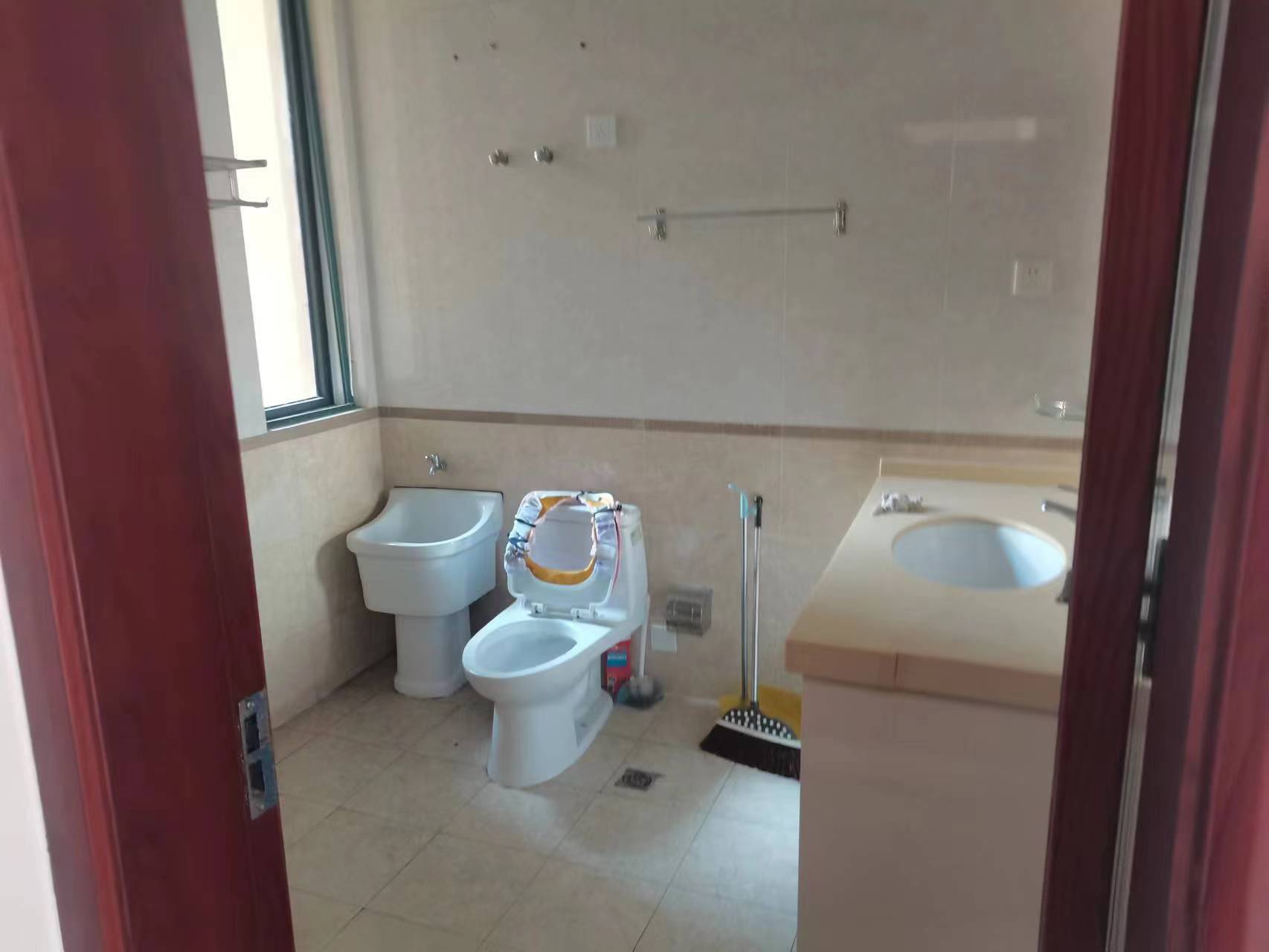 绿地华庭.步梯三房.证件满二.看房方便