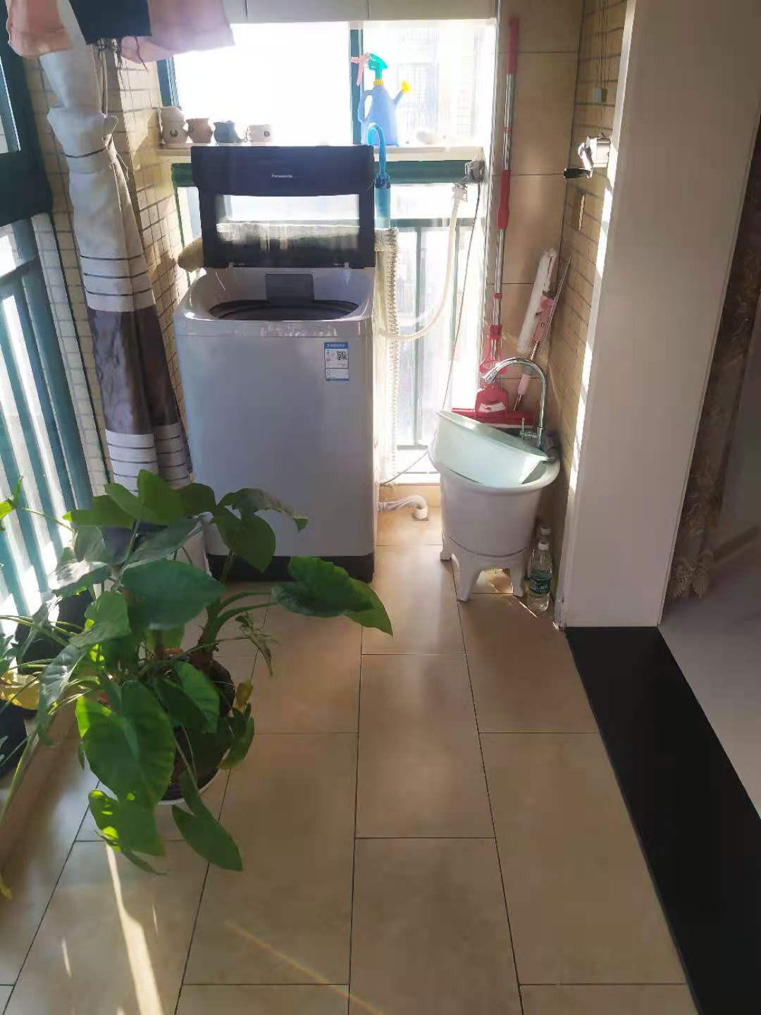 新城壹号3室2厅1卫100平79万新证