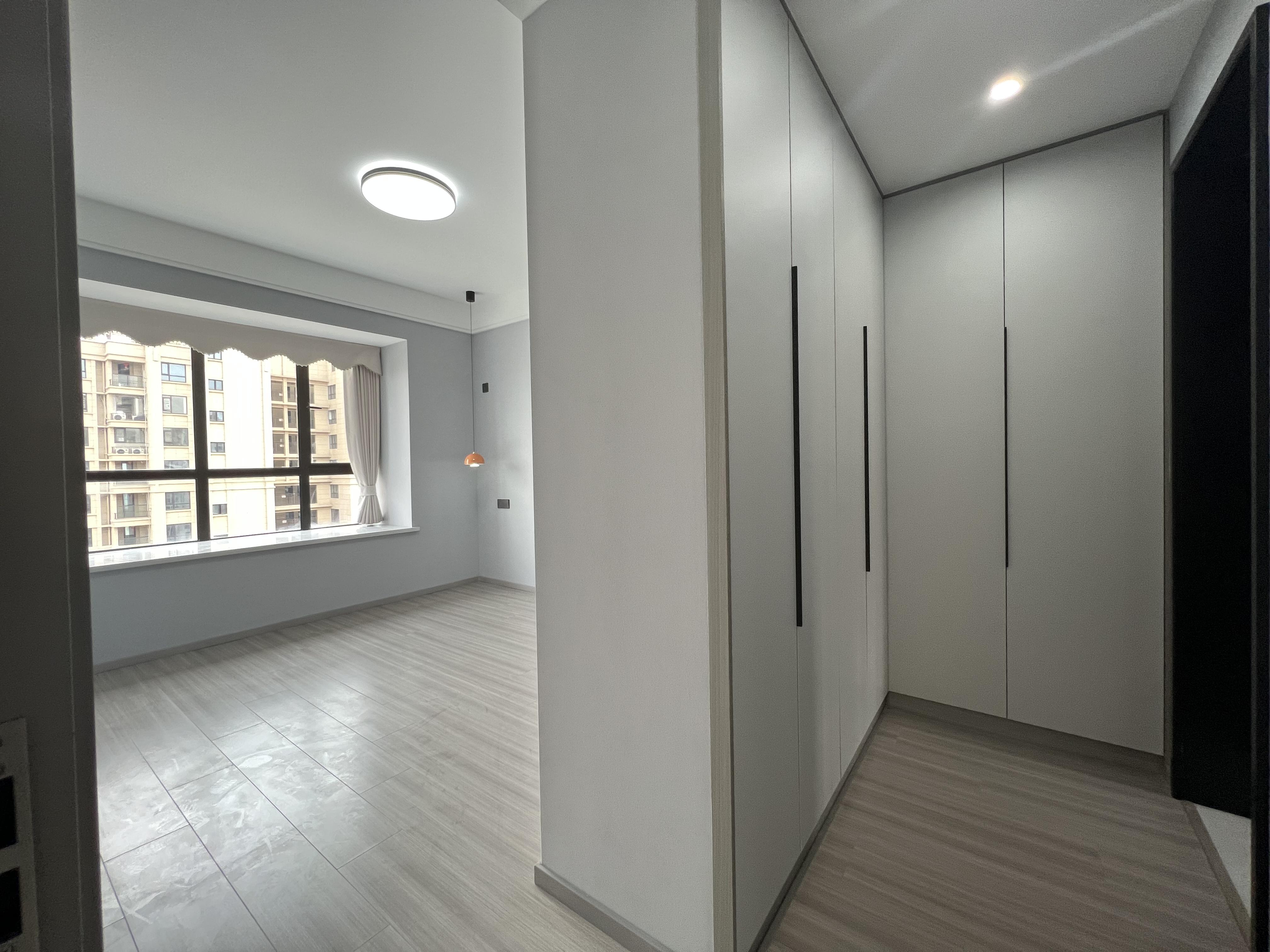 御湖世家3室2厅2卫全新精装修优价出售