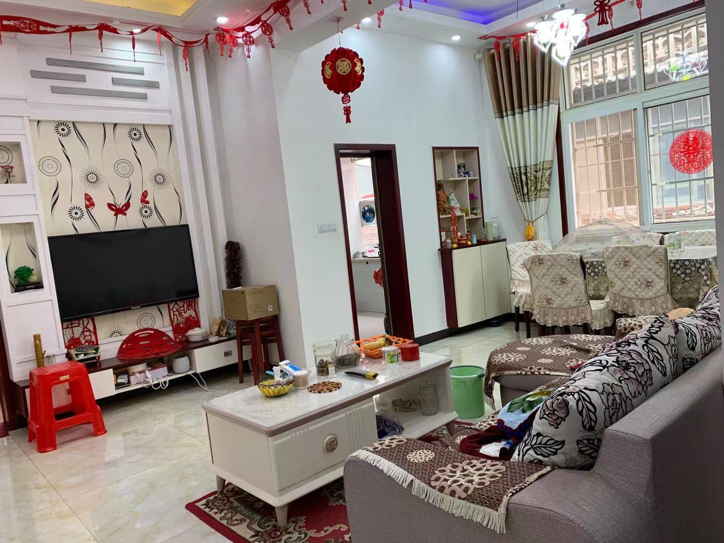 老三中巷子民政局宿舍96平，赠送了24平，四房两厅两卫双阳