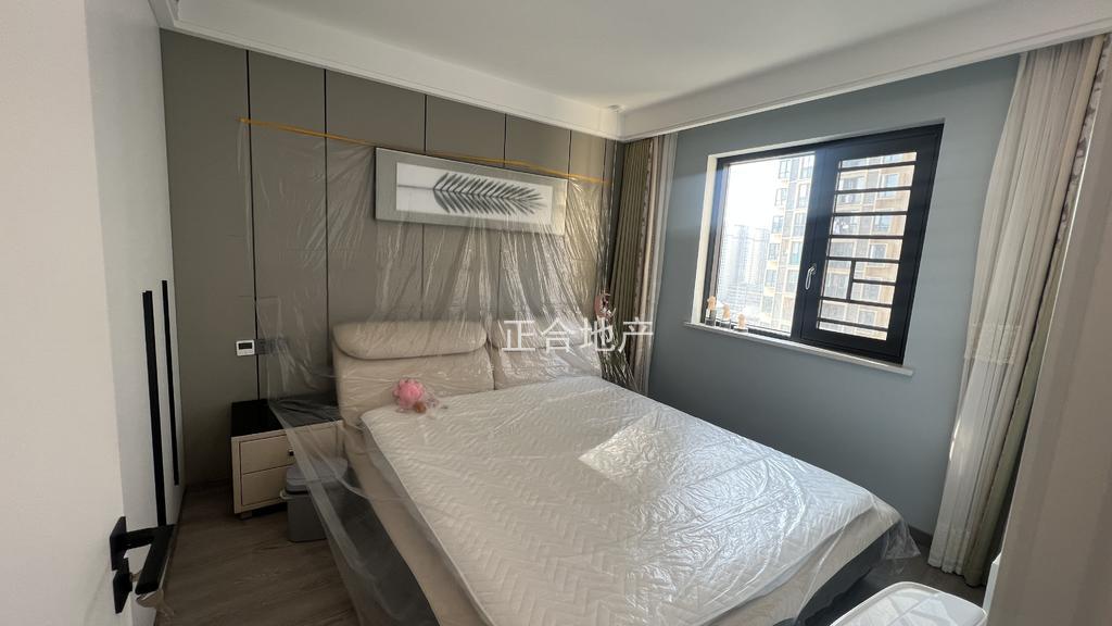 森林国际180平，精装大平层，双湖景，​电梯16楼，全新装修​坐在阳‮可台‬以海钓​