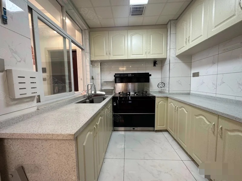 业主急售，城南新街，​精装单价4700，精装三房，证满二，不介意🉑联系看房，