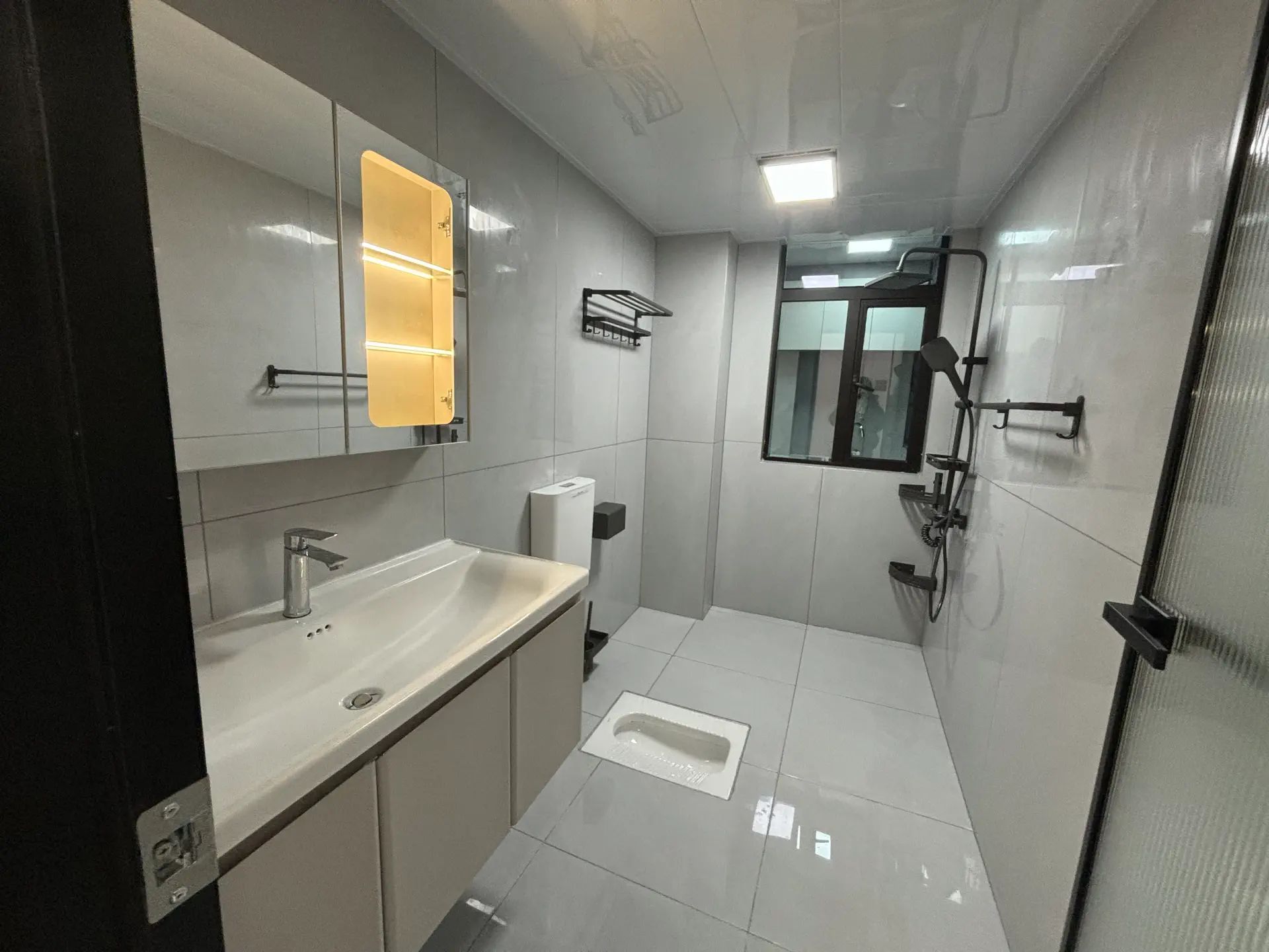 城南，沔街旁御湖世家，单价5字头，送地下车位，证满二年，业主诚心出售