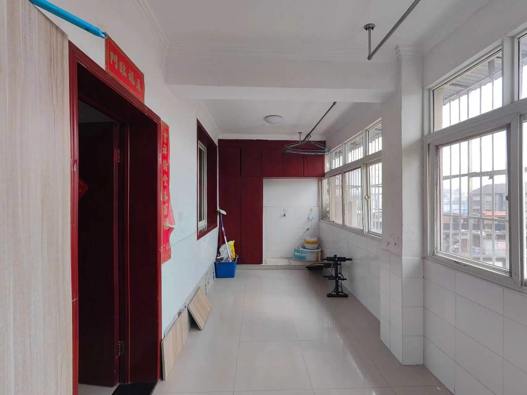 老三中附近的宣教大楼，超短九年房龄，大三房两卫，单价只要2700