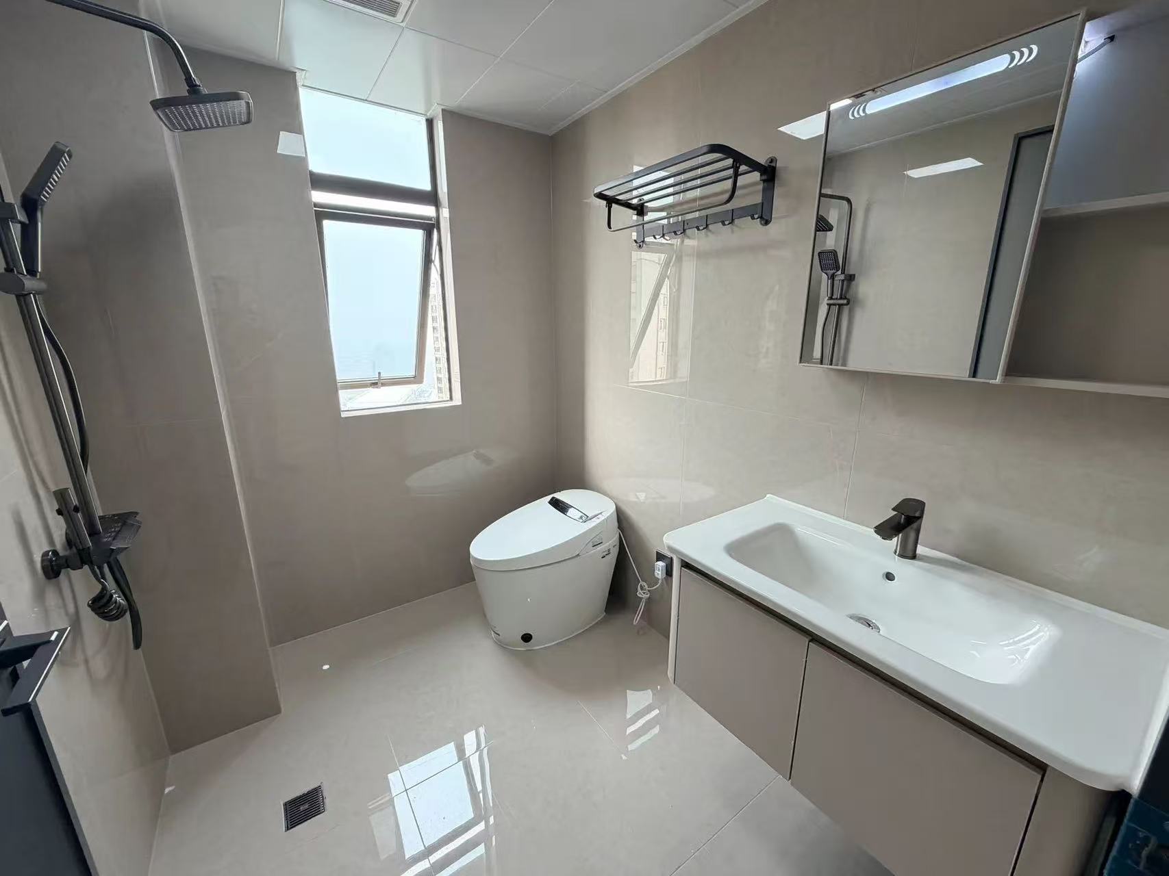 城南，御湖世家，湖景房，电梯好楼层，单价5600多，送车位证满二