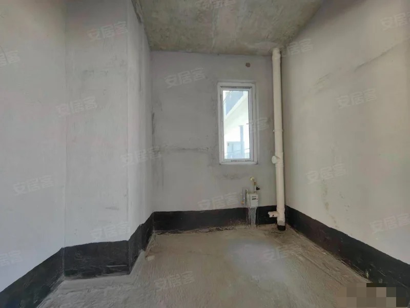 249.，降价了，房东急卖，蓝天花园，电梯28楼，东边户，一梯一户，三房两厅两卫，南北通透