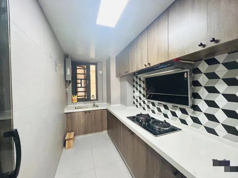 降价了，业主急售，城南，森林国际，电梯9楼，单价6500，双书包房就这一套，成色新，全屋中央空调