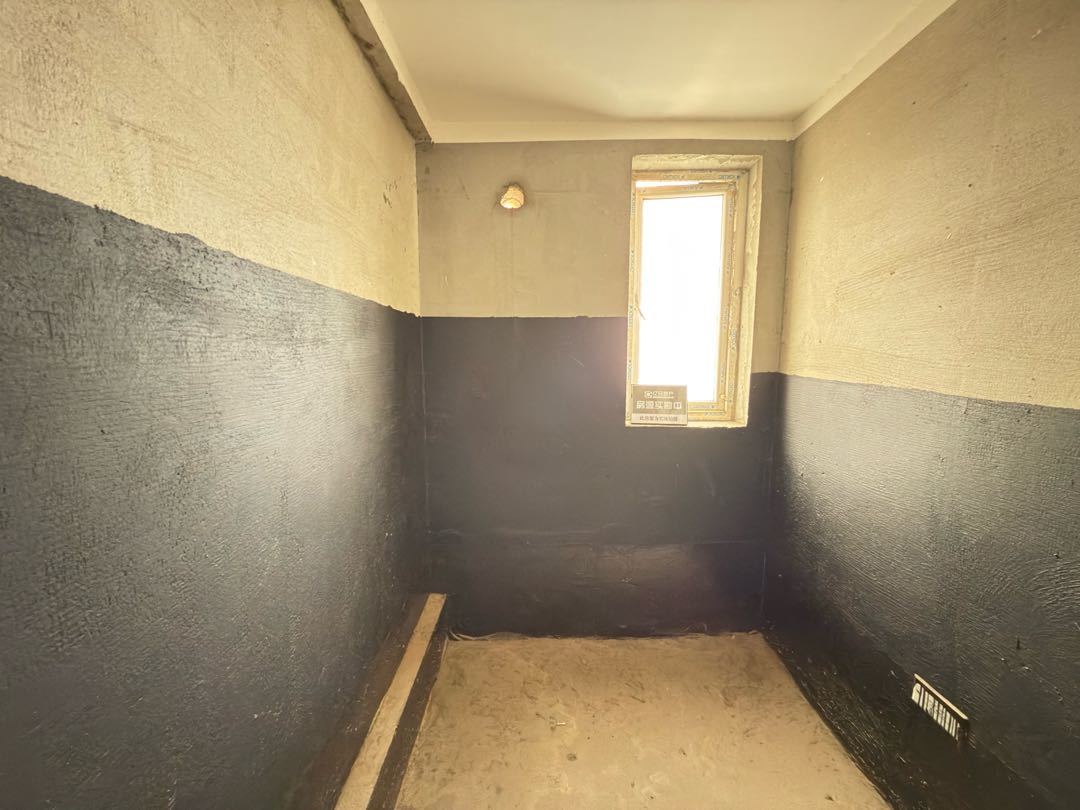 捡漏，城南，森林国际，单价4200，毛坯4房，4期，证满二