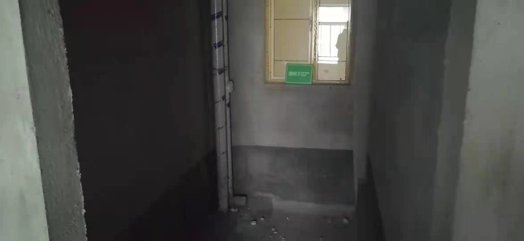 蓝天新城，毛坯，三房两卫，中高楼层，诚心出售，看房方便