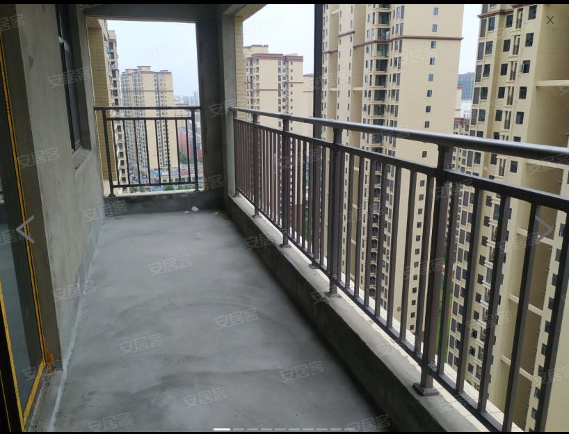 城南领秀城毛坯三房，小区环境顶呱呱，完全人车分流