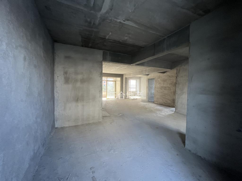 降价了，亏本出售，城南，沔阳公馆，毛坯三房，单价4500，带大平台，采光好，证满二，