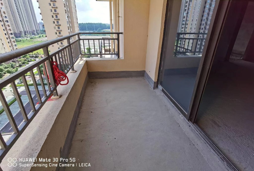 荣怀世家，毛坯四房，南北通透，小区环境好，业主诚心出售，看房方便