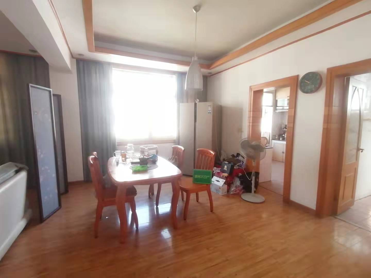 经纬楼步梯4楼精装修有大院子带地下室旁边龙华山对面中学证满2年