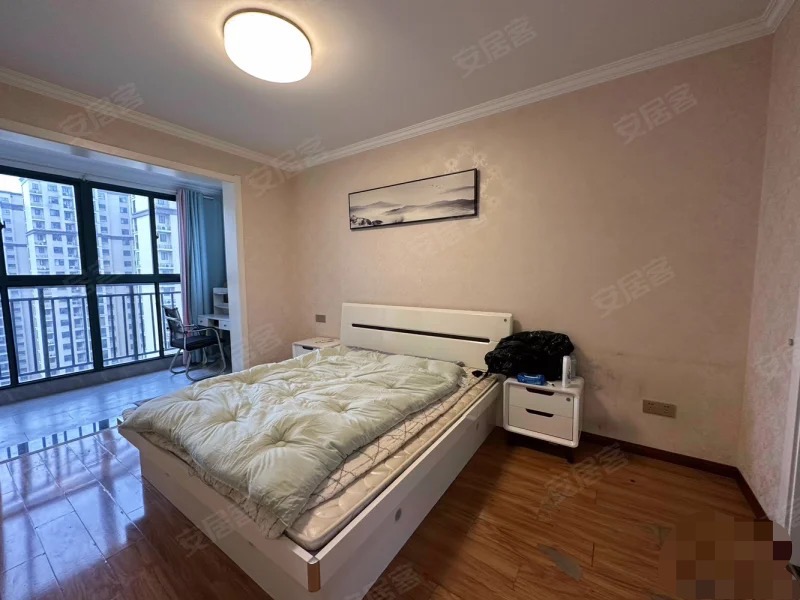 城南，新城壹号5期，精装三房两卫，双阳台，电梯好楼层，满二