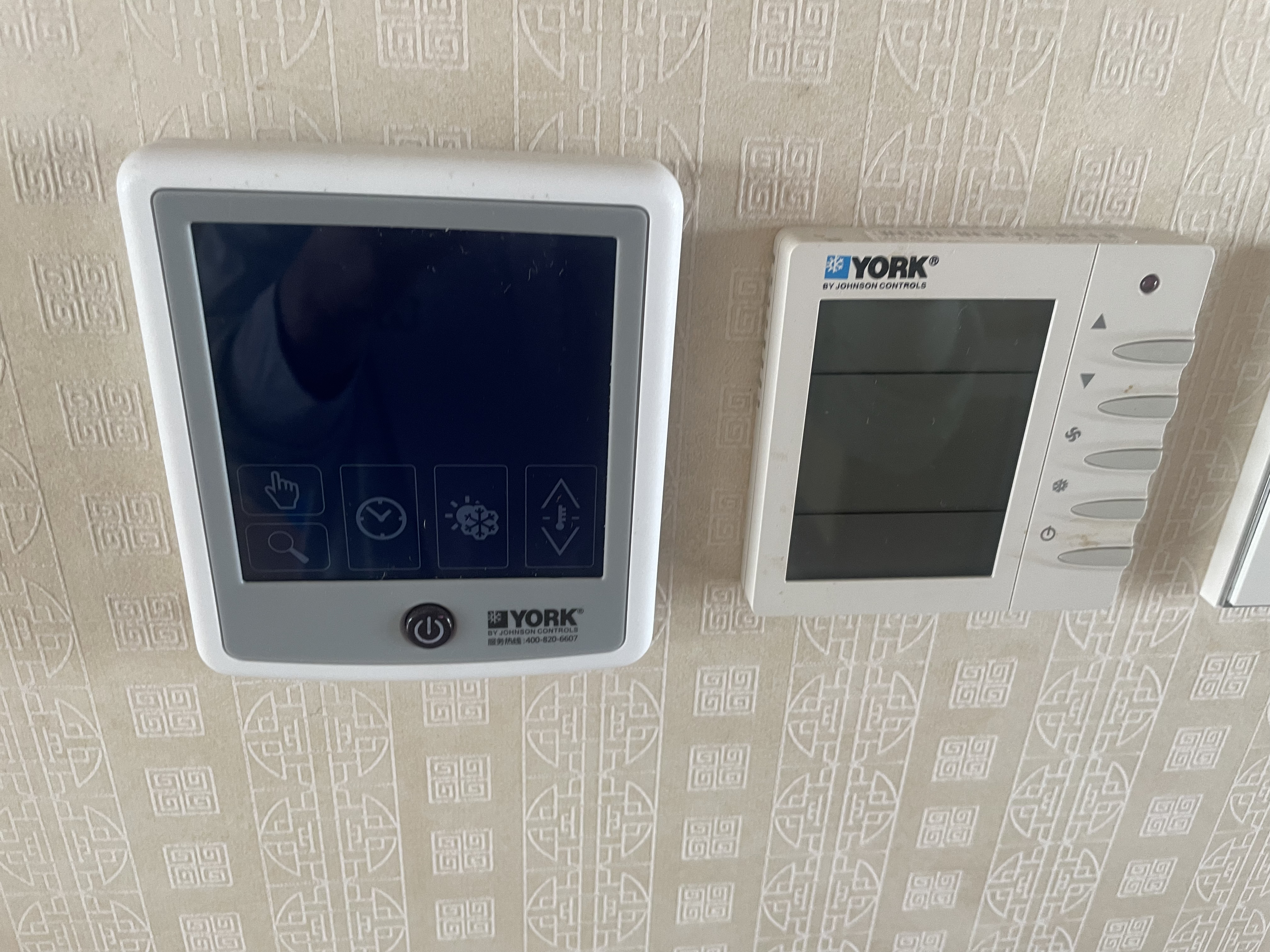 颐和公馆.菜场.大三房.实木装，中央空调.南北通透.满二