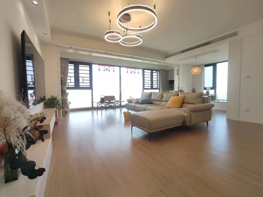 亏本出，祥生观澜府，电梯小高层，中间楼层，南北通透，视野开阔，品牌家具家电