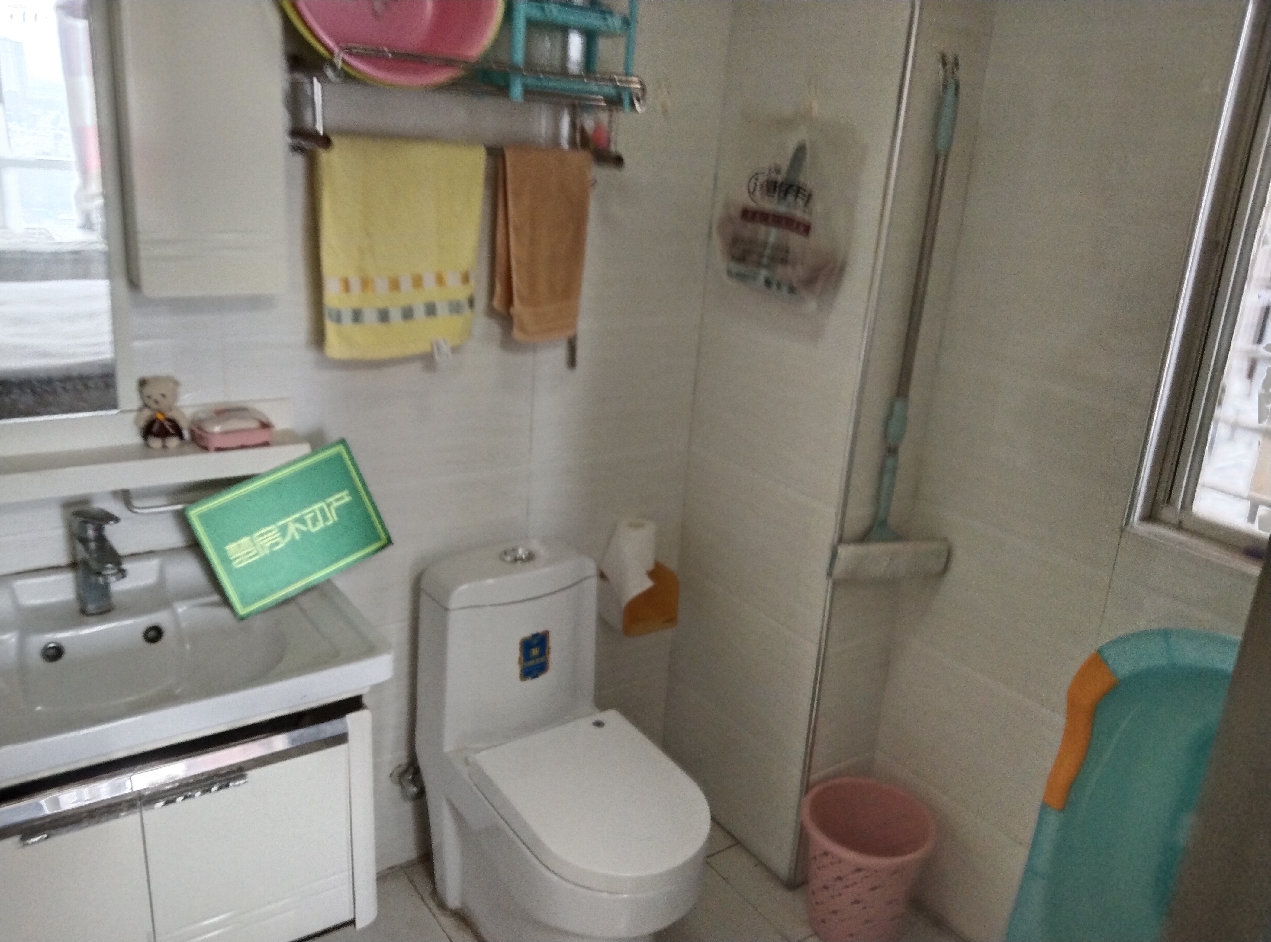 东城国际中间楼层三开间朝南中间好楼层彩光好的不得了满五wei一业主诚心出售