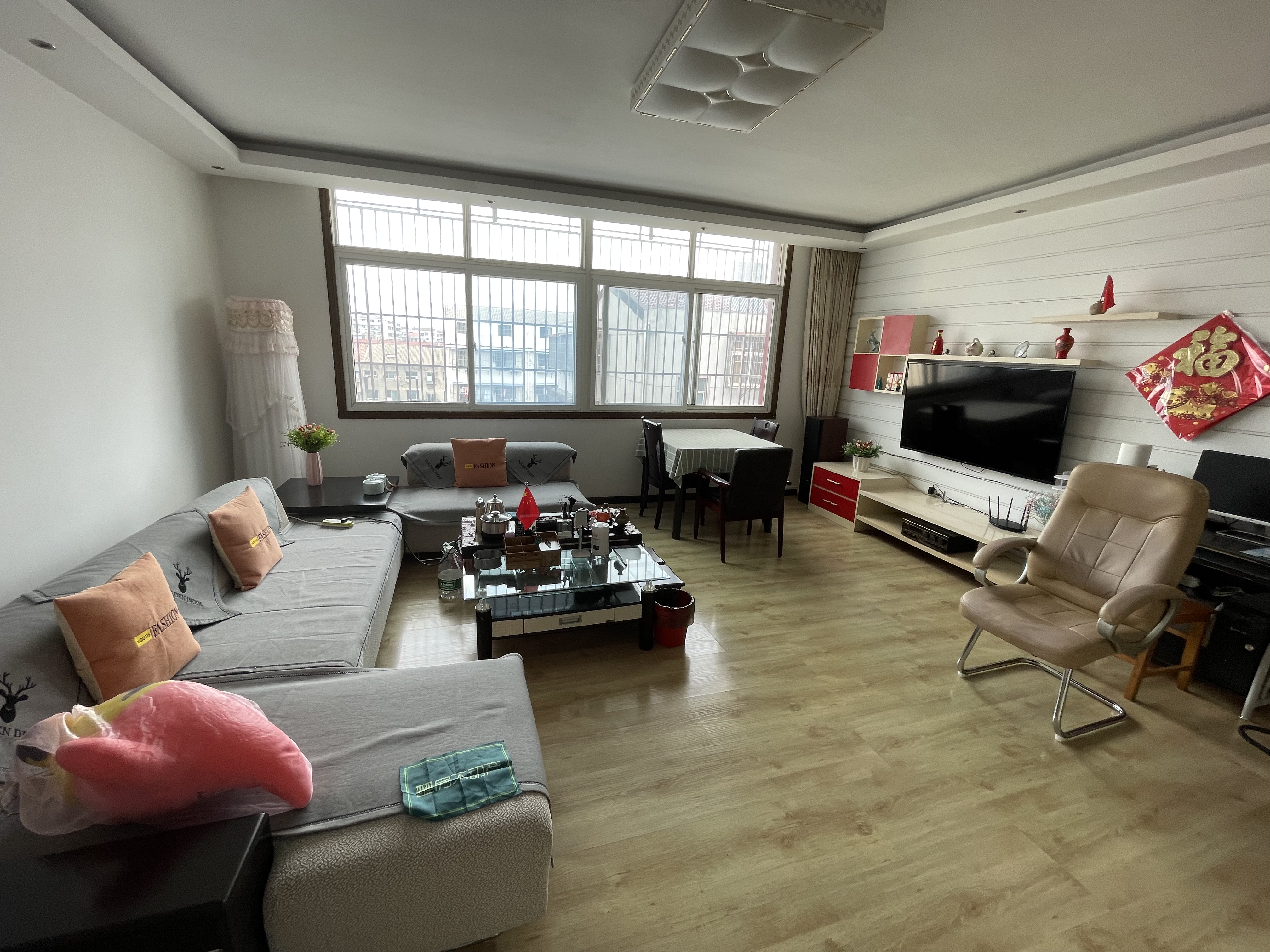 城西富迪三友对面  干河财所宿舍  大户型  带地下室可以住人 大阳台