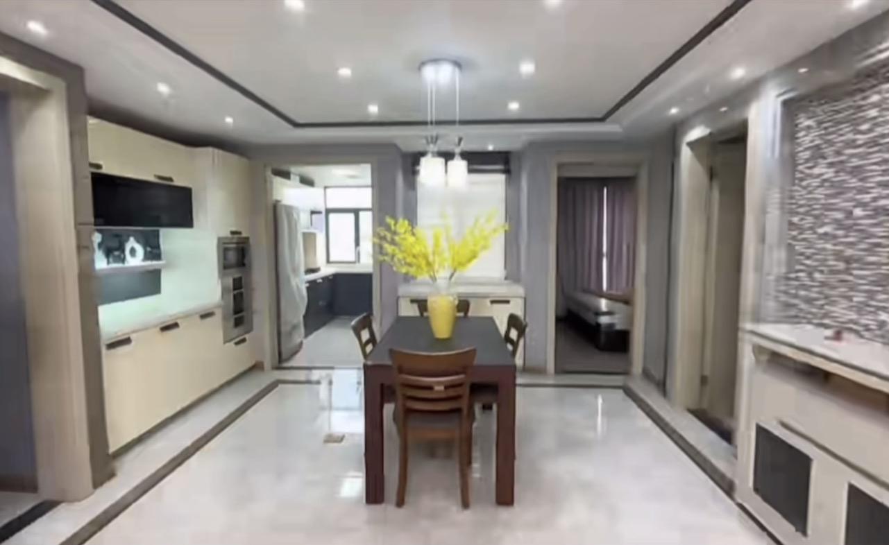 降价了，新城一号，湖景房，精装大四房，全新装修，全屋品牌装修，证满二，中间楼层