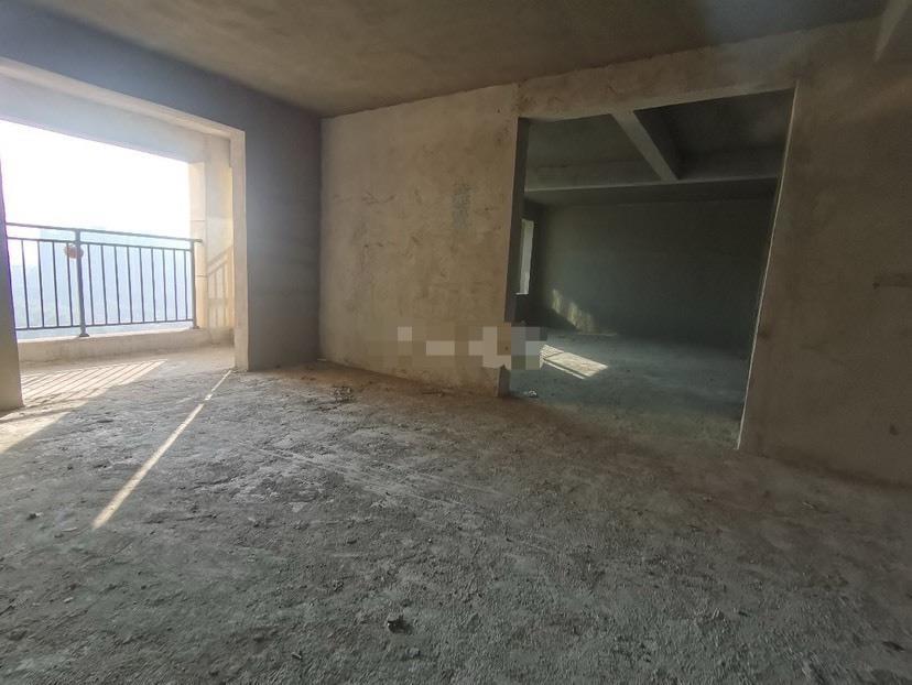 城西妇幼旁，沔阳悦府边户毛坯三房，证件满二，捡漏单价4900还带车位！！速度来！！！