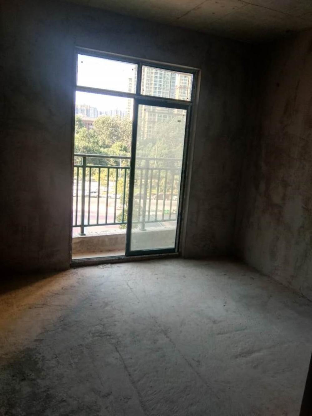 新城壹号五期三室，南北通透，光线户型都 ，看房方便！