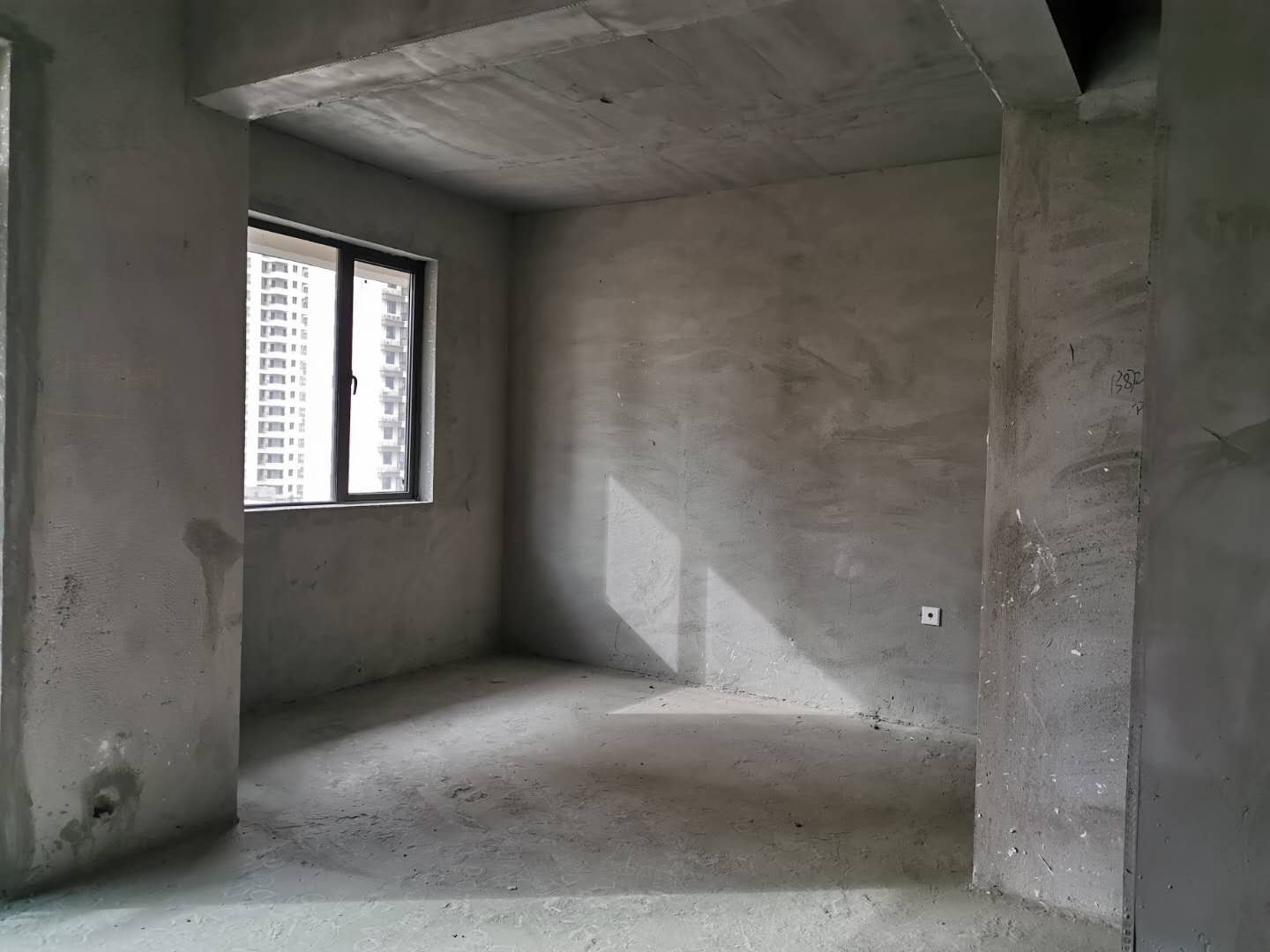 荣怀小户型61平毛坯39万包过户