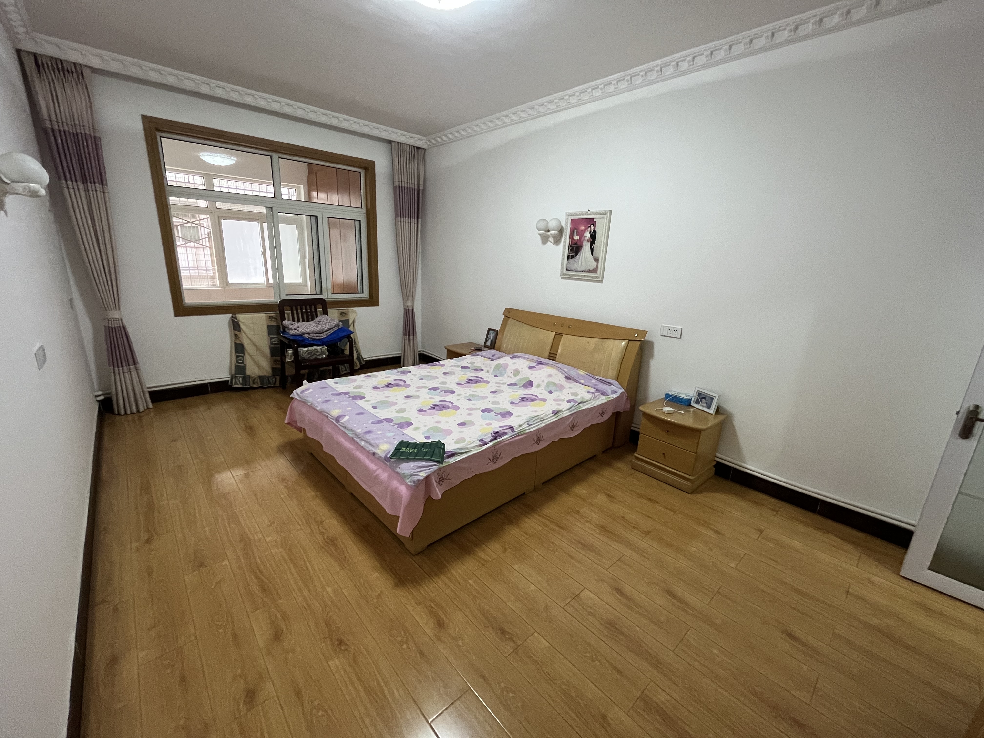 老城区，西桥，华宝小区，大三房，架空一楼，地理位置好，看房方便