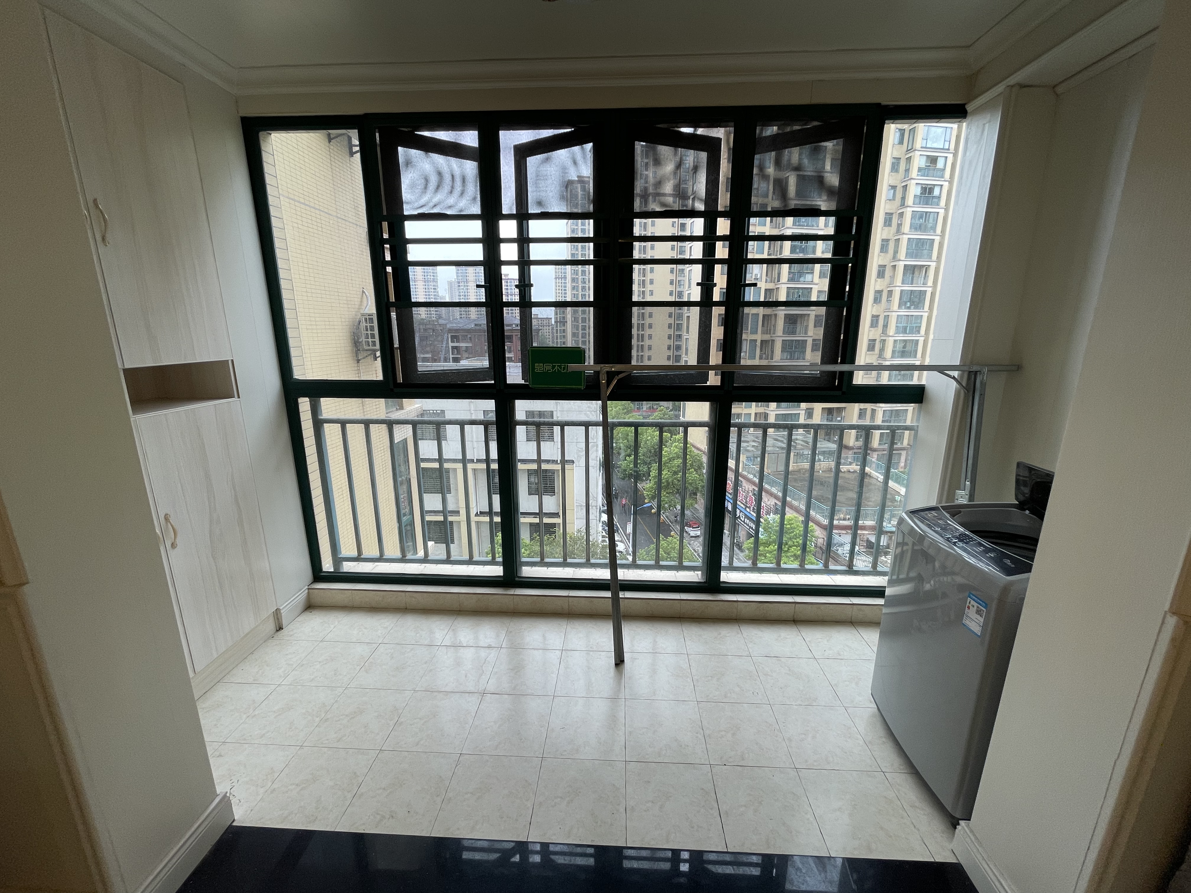 实验叁晓门口，新城一号，精装三房，南北通透，证件满二，成色新，看房方便