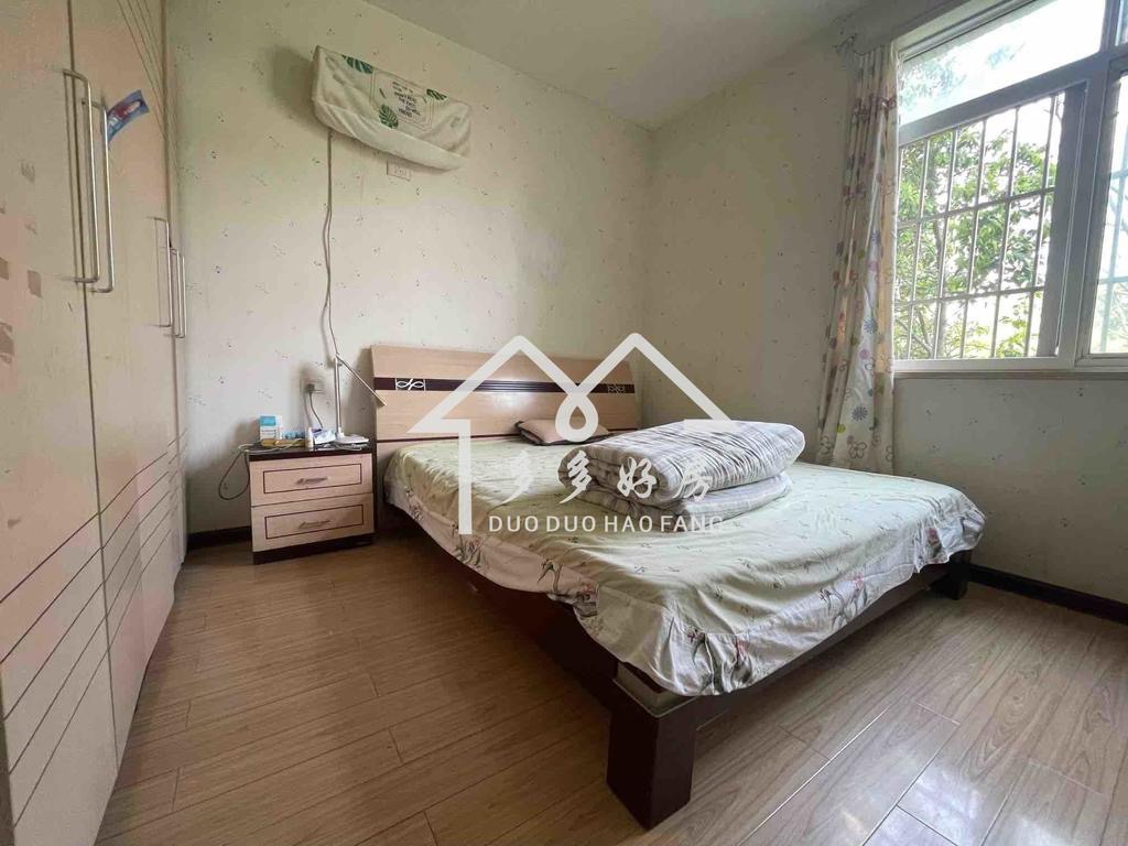 世纪雅苑，带装修，房东很爱惜，保养不错，家具家电齐全，直接拎包入住，单J4000，带装修