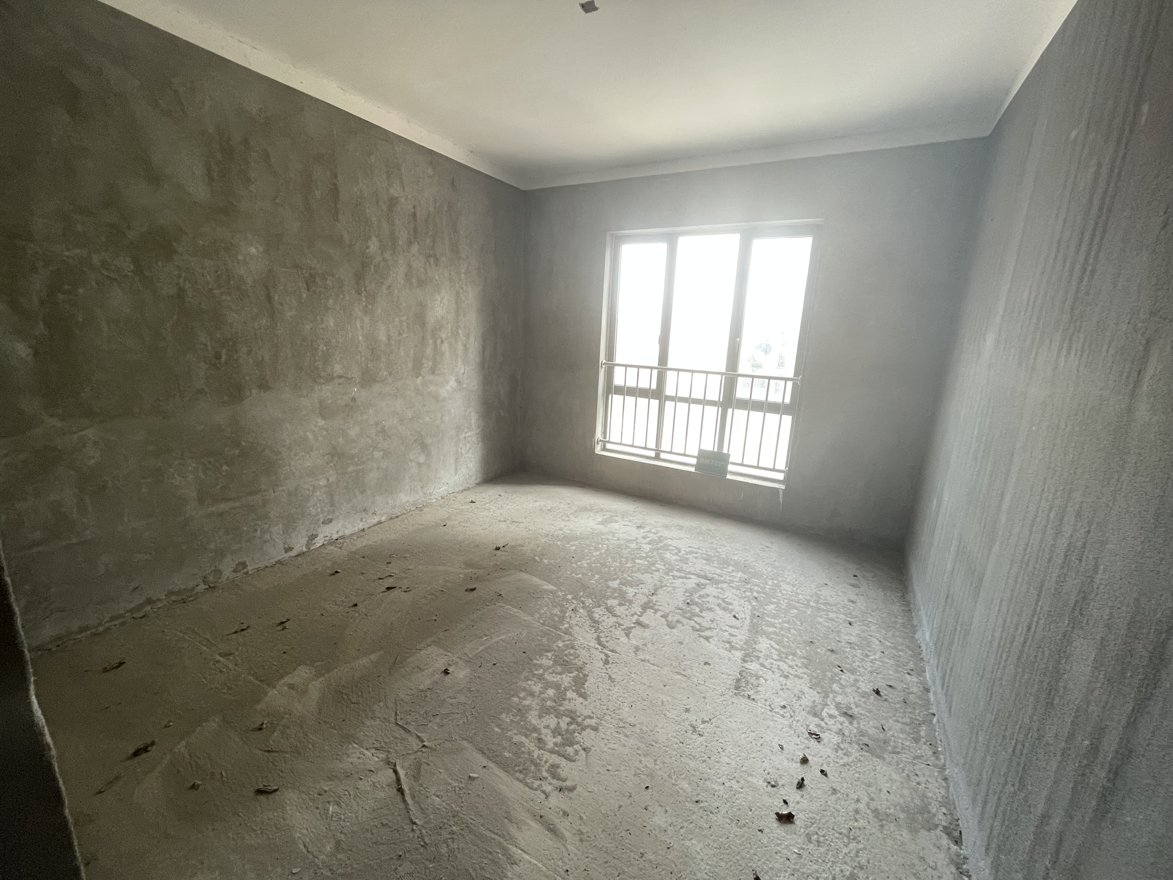 绿地香格里拉电梯小高层毛坯四房看房方便有钥匙证件老证税费低