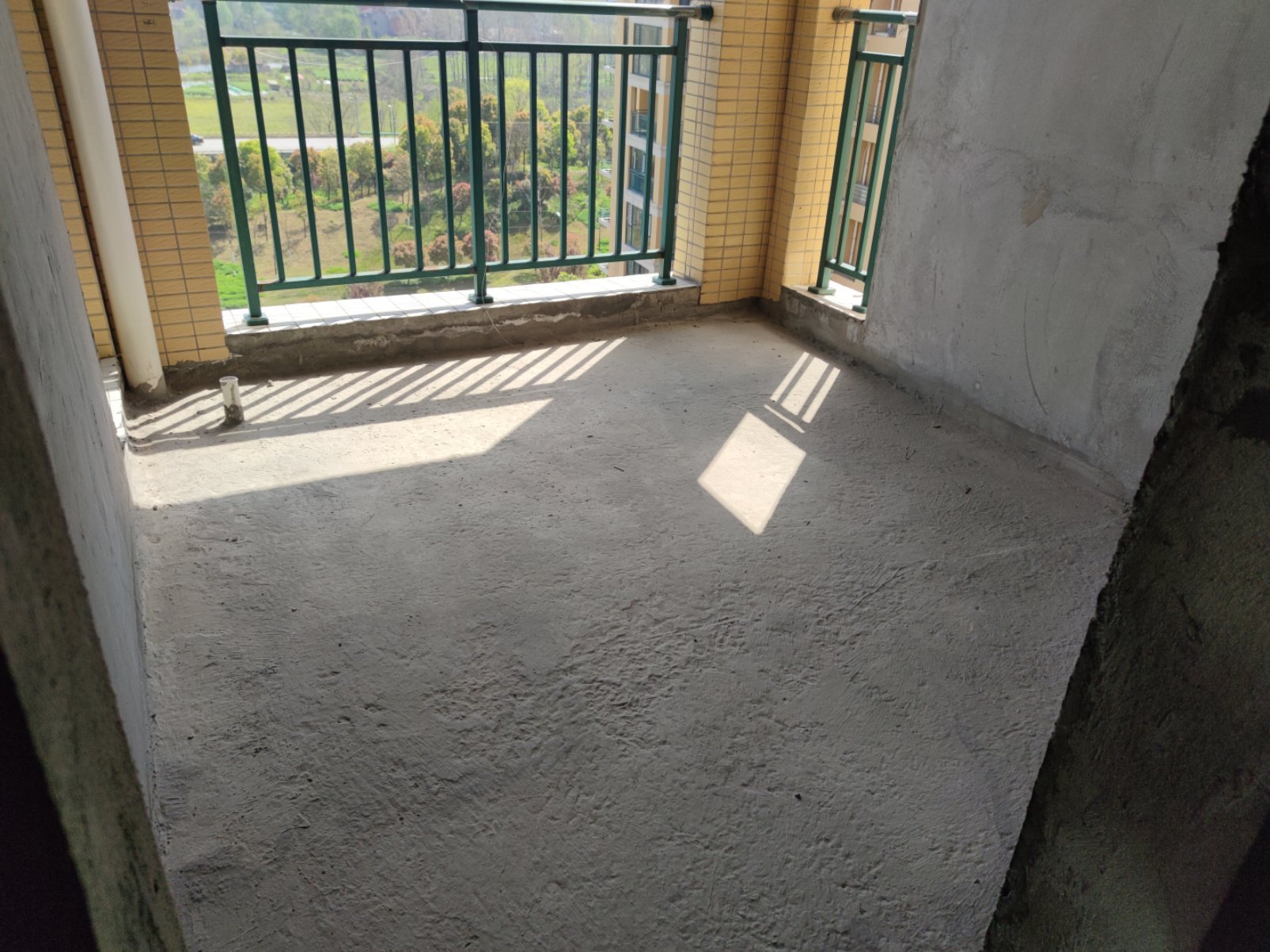 新城壹号五期稀有大三房带空中花园，东边户