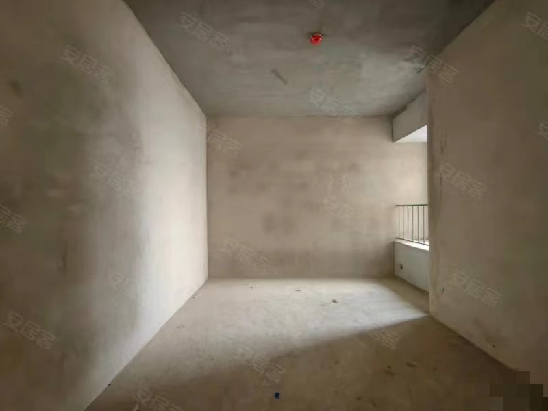 房东诚心出售，城南，南国明珠，​电梯中间楼层，单价4400，视野开阔，证满二