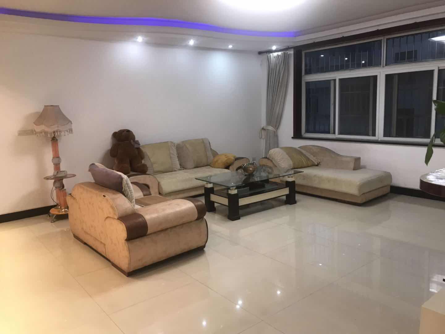 财政局安达小区大三房，送地下室