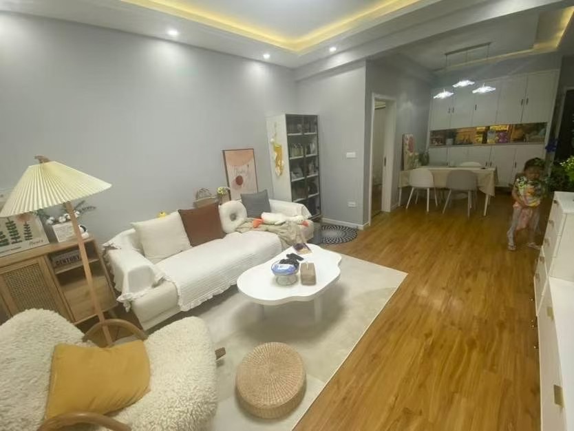 业主急卖，元泰三中旁，电梯小高层，9.5成新！家具家电全送❗拎包入住