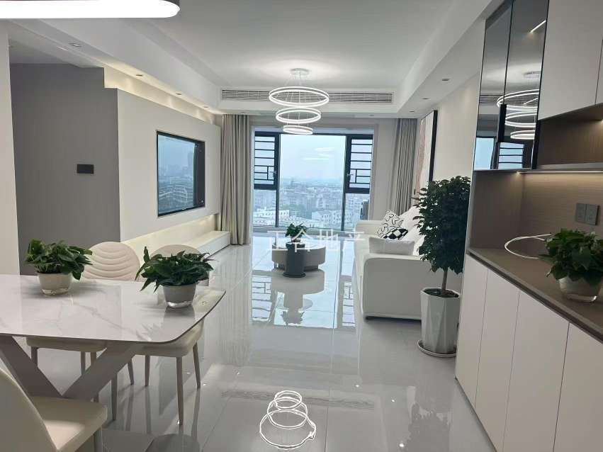 降价了，城南，御湖世家，全新精装三房，电梯好楼层、品牌家具家电齐全，证件满二