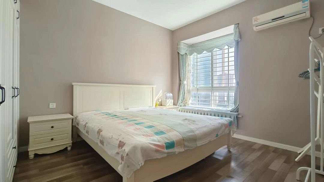 亏本出，仙桃晓学旁边，电梯小高层，好楼层，精装3房2厅，证满二