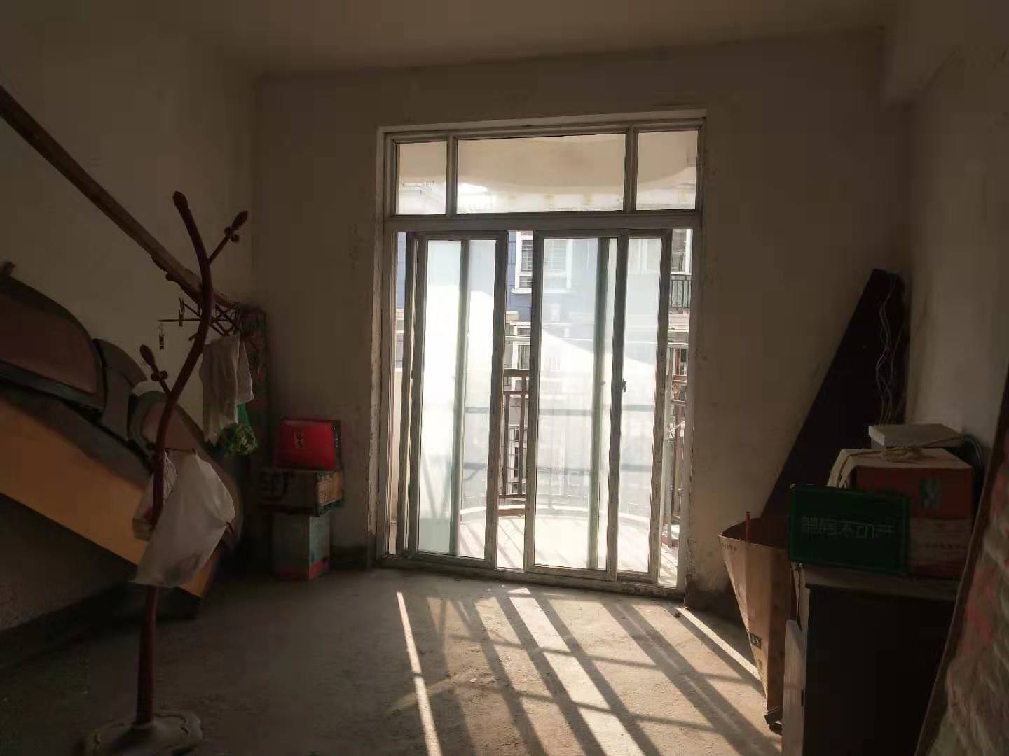 宏运名居毛坯大四房中间楼层方便看房