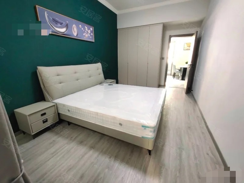 降价了，武商旁边，精装三房两卫，步梯2楼， 二中+四中+龙华山晓学 ， 证满二 ，南北通透，有院子停车