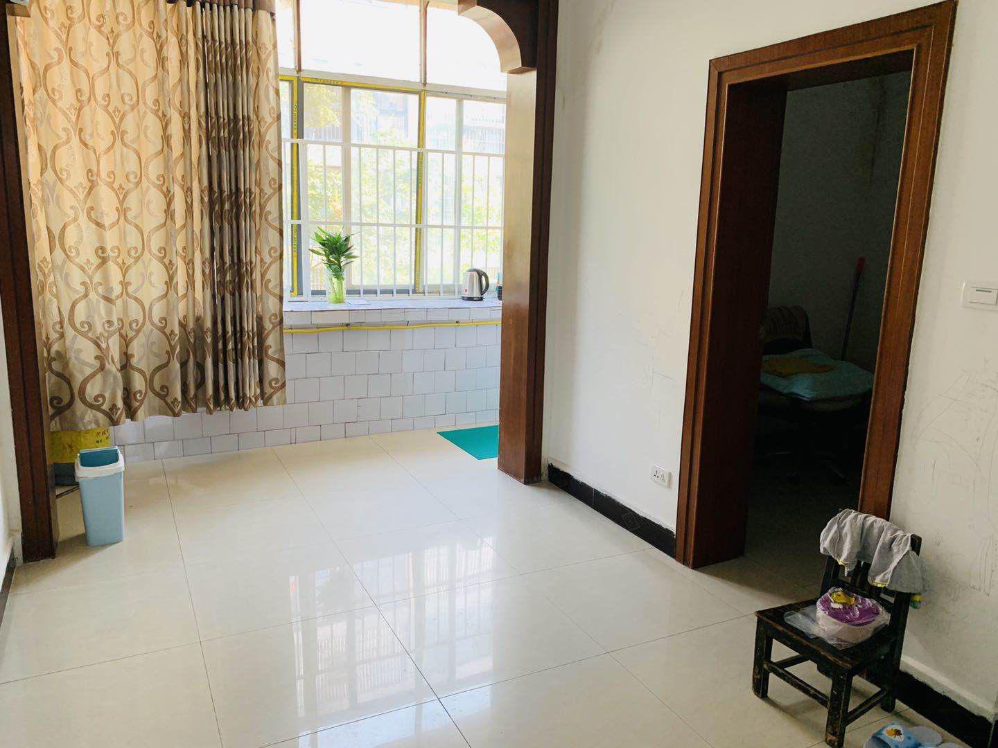 油炸湾油厂路装修两房步梯好楼层，不动产证在手