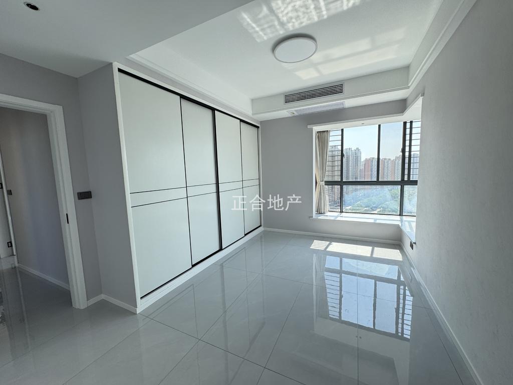 ？城南，小高层忆美国际公馆精装三房，单价4400南北通透证满二凤凰楼层