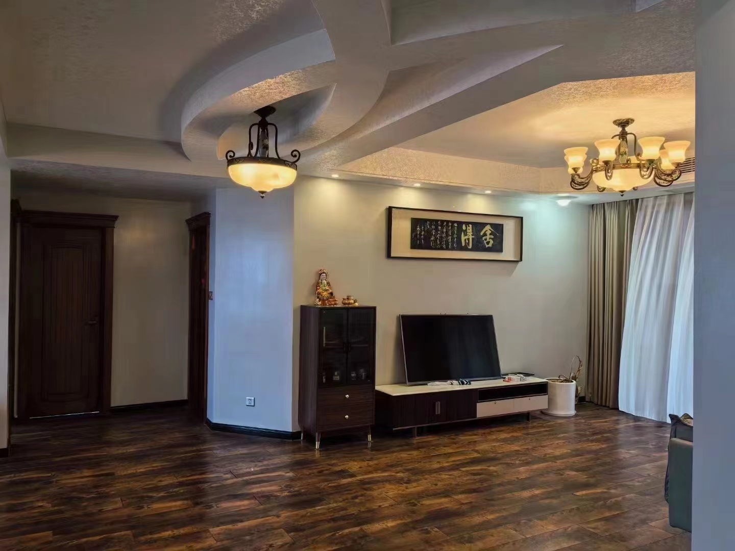 秒sha价，亏本急售，新三中旁，豪装三房，房东诚心出