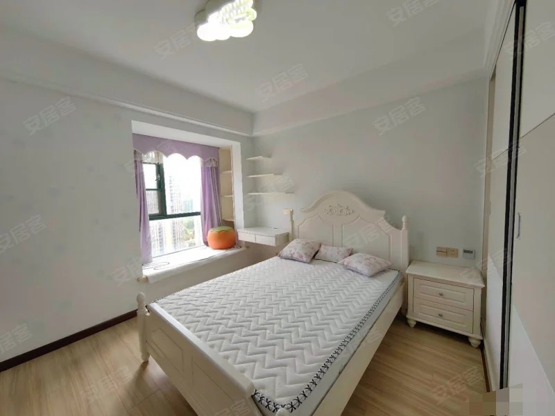 捡漏，城南，新城一号四期，中层，湖景房，三开间朝南，拎包入住