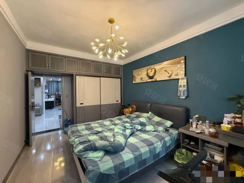 345，商城旁，交通路菜场附近，步梯二楼，精装三房，成色新，老证