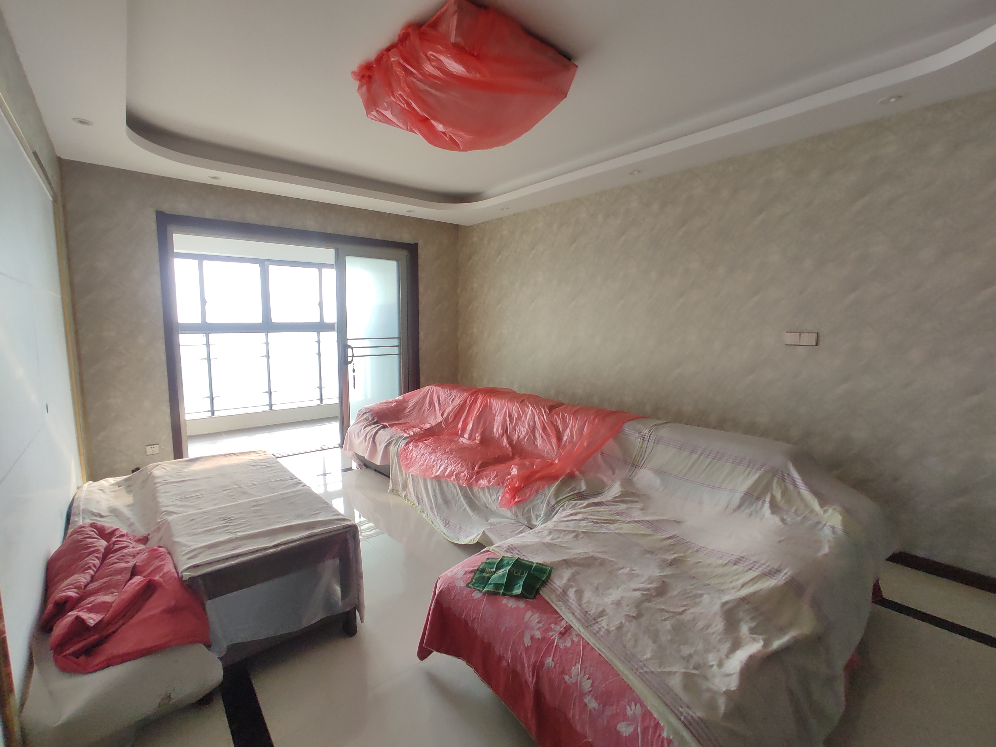 福星城.9点9成新. 房子房子装了没住过.业主外地置业了 .证件满二.看房方便