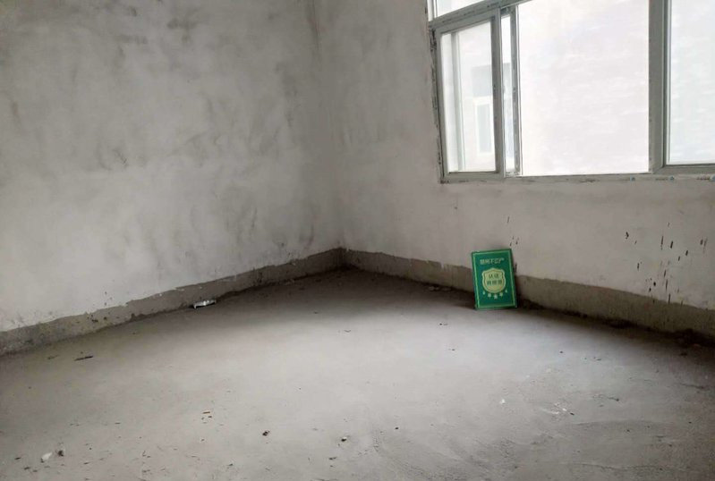 怡景花园沃尔玛对面毛坯大三房房东诚意出售