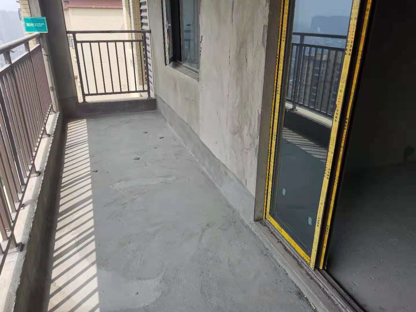 城南 大盘 领秀城 毛坯大三房超大阳台 养眼的很 价格美丽 房东诚意出售