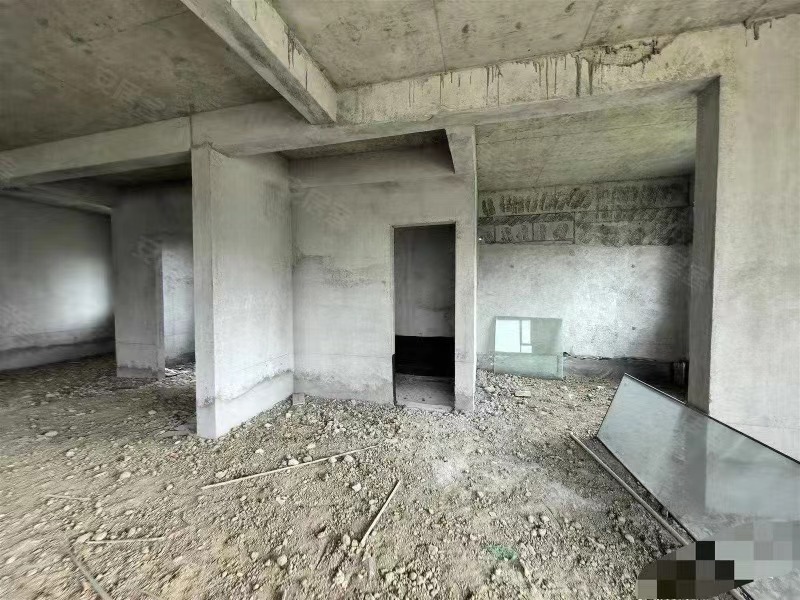 蓝天花园，大平层，一楼送超大花园，，看中可谈